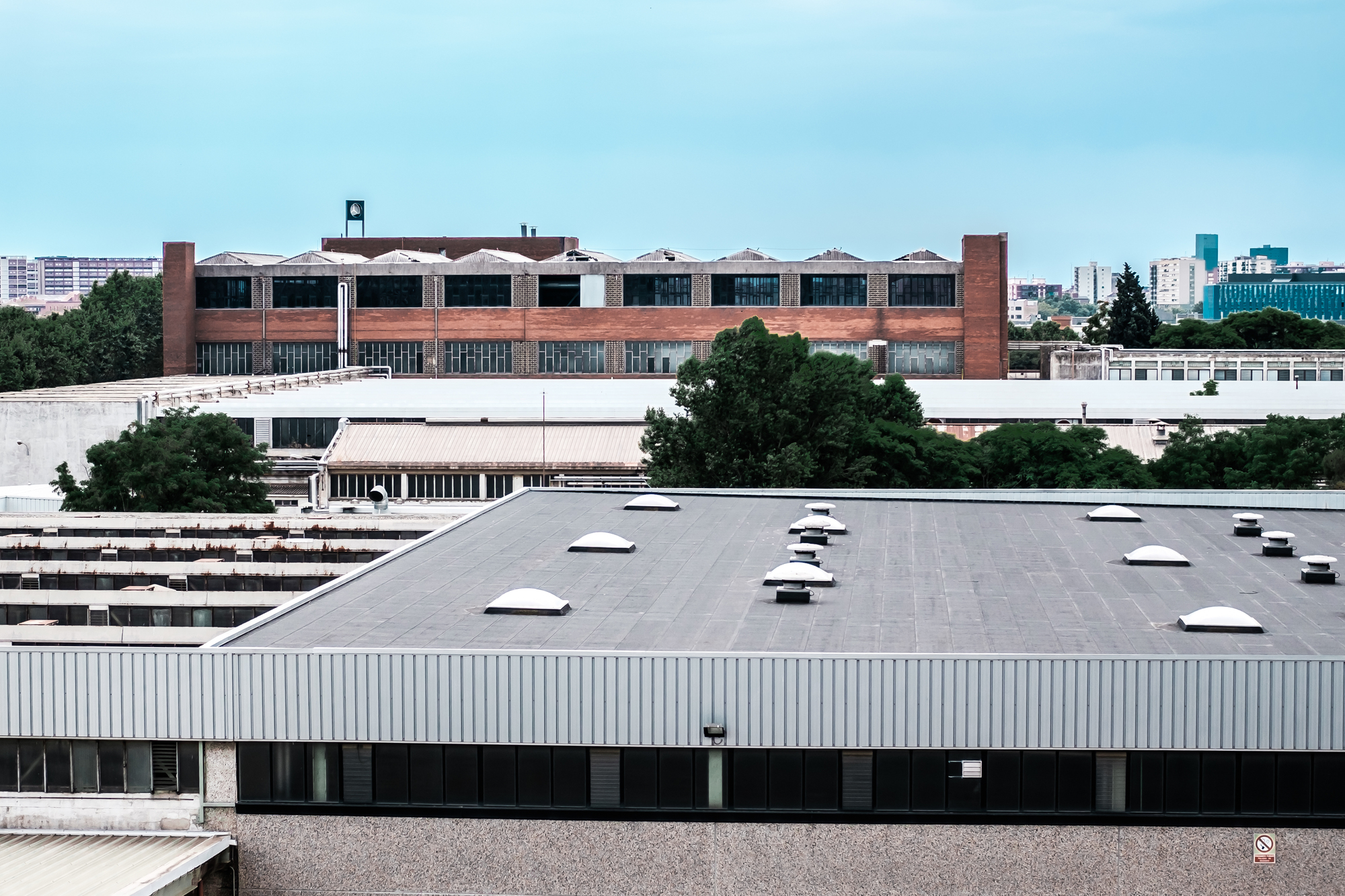 Commercial building with a flat roof and skylights